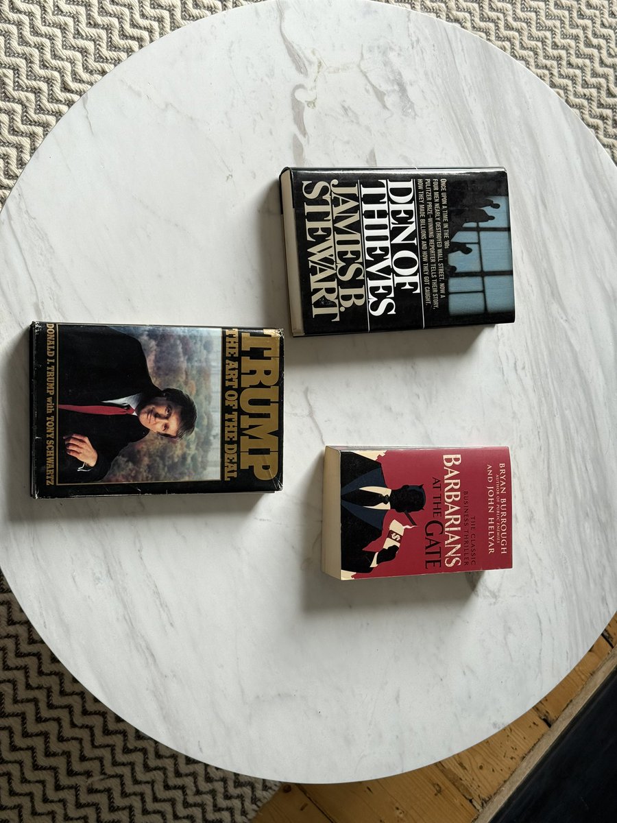 PrimroseHillHub's tweet photo. iLPH Says bibliophiles of the world unite! Great browsing secret in open view @PHBookshop! 3 Found over the years! #PrimroseHillBookshop #Bibliophiles #BrowsingSecrets #OpenView #Books #bookstoread https://t.co/QTtjU1QTcF