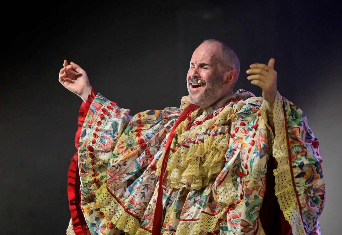 Migue López🍀Tu hermosura 🌸

🌱 Ella entregarà el seu cos a les veus antigues que parlen del seu Estimat...

❁ Sala Carme Teatre València ❁

#DansaValència25 🖤 #SomniInsinuat 🖤 #SpanishDancePlatform