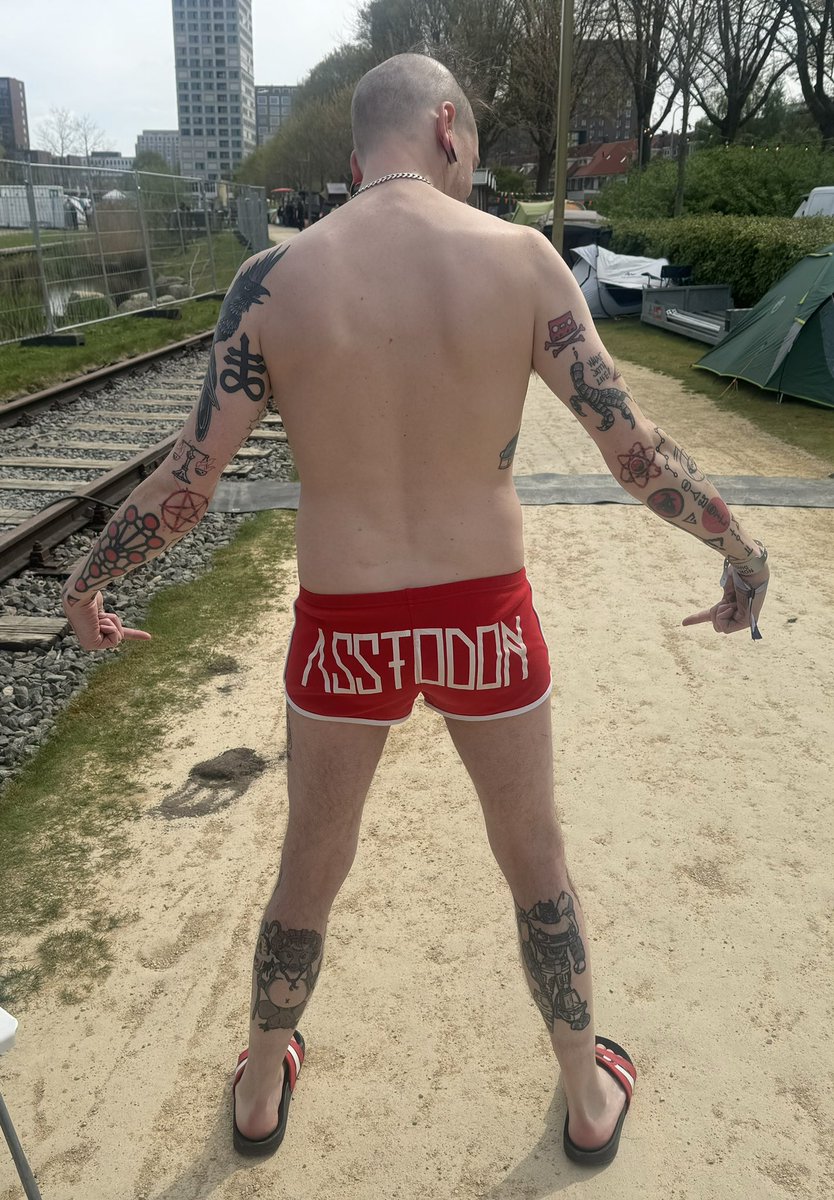 veins crazy tweet media