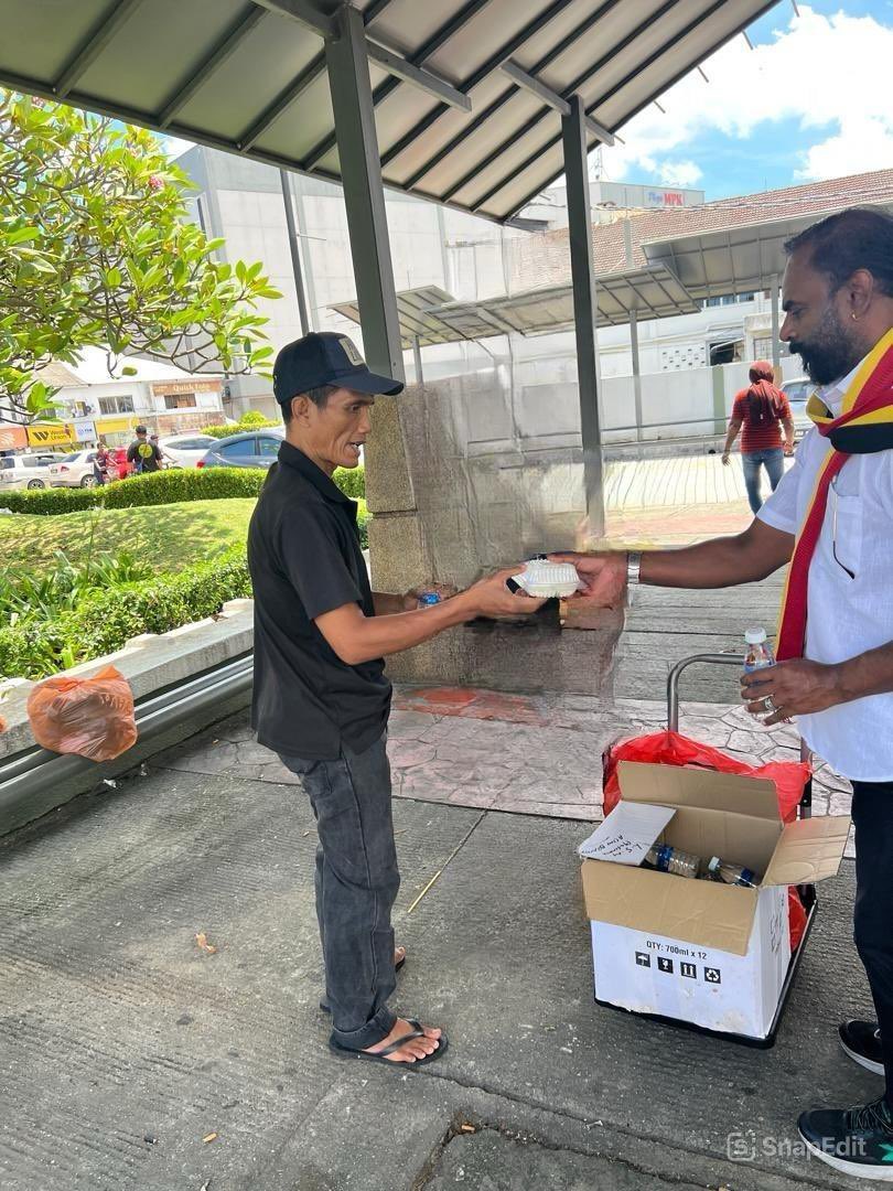 captaincvam's tweet photo. Today Food Donation at Klang Bus Stand as usual by CVAM . 19/04/2025@1pm
President 
K.KUMARADEVAN
#DMDK #premallathavijayakanth 
#vijayakanth https://t.co/ctWUAmnkGk