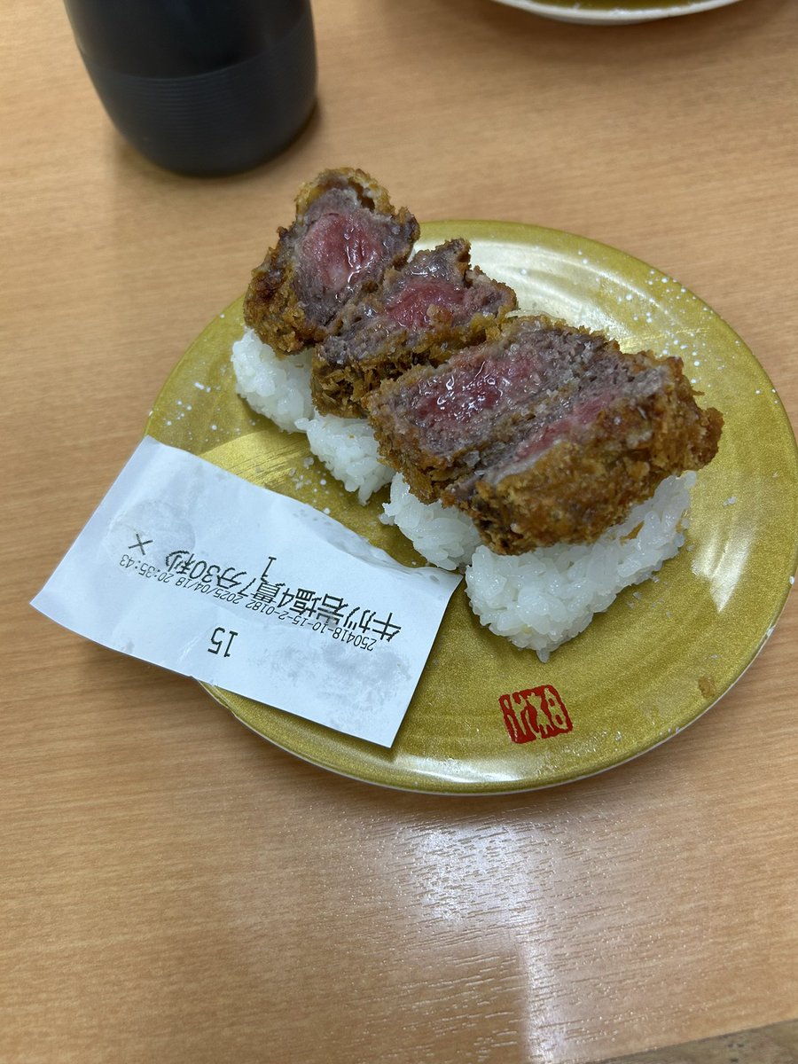 注文した寿司やけど、こーいう紙って乗せたまま客に出していいんか。衛生的に。