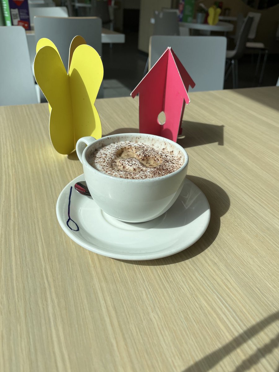 Vlysia03's tweet image. Ff een tussen stop 😁heerlijk 🚲 weer 😁Fijne #zaterdag #Fietsen #enjoythelittlethings 💜