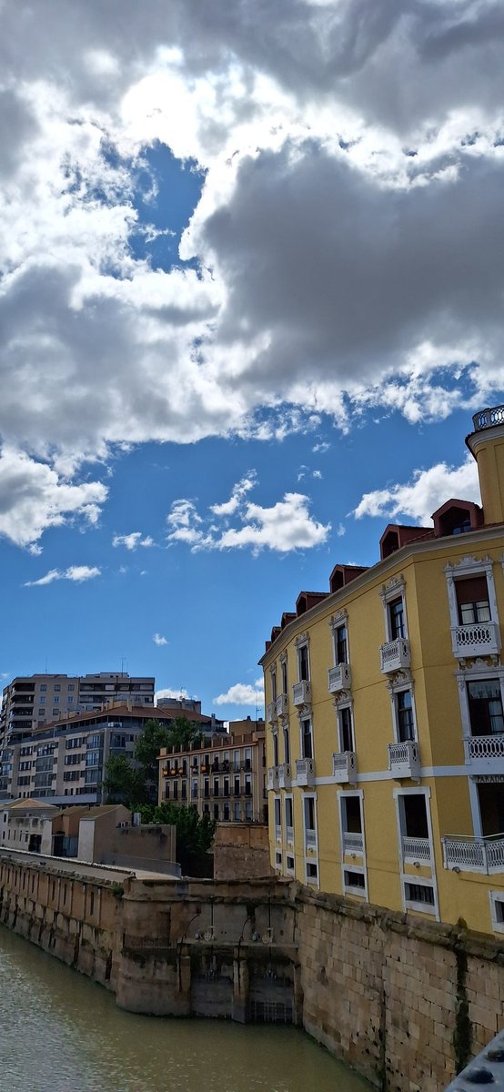 natloji's tweet photo. Murcia con ese cielo precioso de primavera hace unos dias #Fotopostales https://t.co/0LLD6VH67F