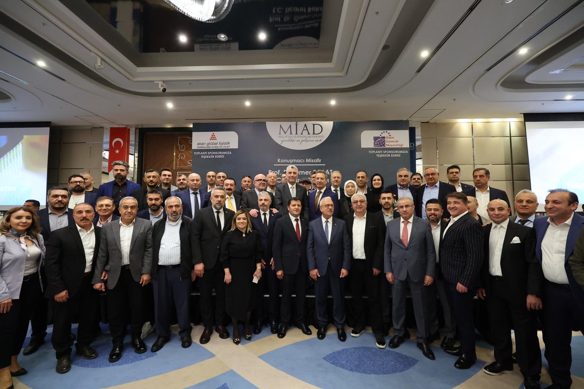 Bugün İstanbul’da Malatyalı İş İnsanları Derneği (@miad_kurumsal) 2025 yılı İstişare Toplantısına katılarak, Ticaret Bakanlığımızın ticari alanda attığı adımlar, son dönemde uluslararası ticarette yaşanan sınamalar ile ülkemizin ihracat alanındaki yol haritası hakkında bilgiler