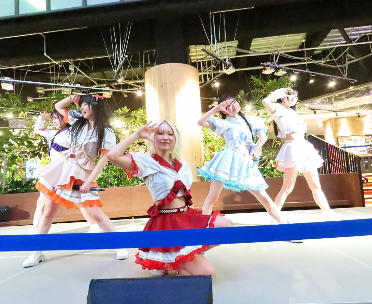 jlb777300's tweet photo. スペシャルミニライブ&アイドル体験✨
in BiViPARK
2025.4.19
WONDER*WHITE
#WONDERWHITE
#ワンホワ
#MEERIN
#MARIKA
#ARISU
#KANON
#UII
#BiViPARK
#パシャリふにゃっきー https://t.co/Qy1j6BjCTH