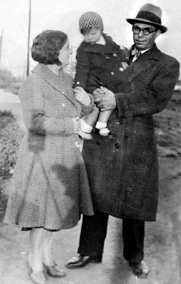 prolovener's tweet photo. Colette Durruti, la fille du célèbre anarchiste espagnol Buenaventura Durruti est décédé aujourd'hui.  Que la terre lui soit légère. https://t.co/dC1BXyyUrz