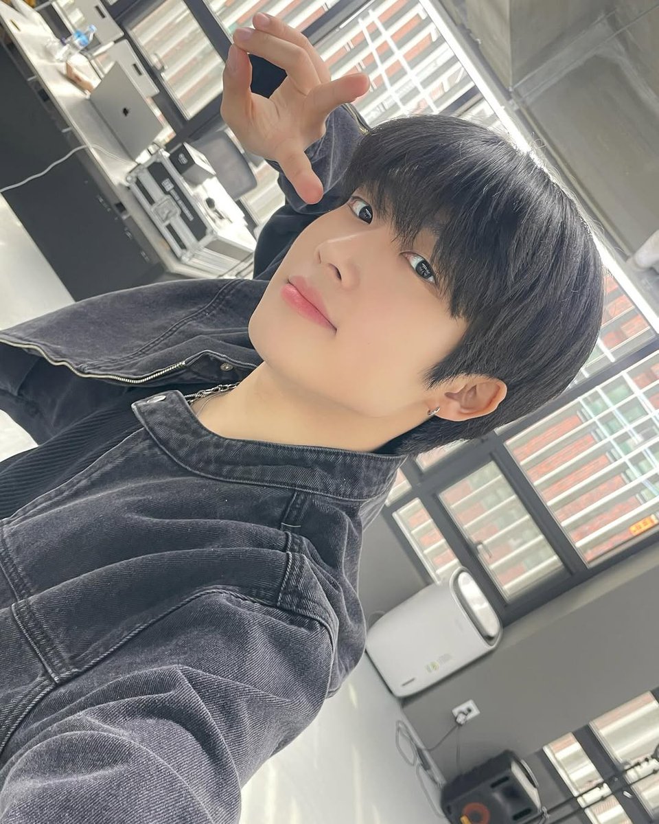250419 shinjaeoneee instagram story update
"Day 4 challenge of living a god-tier life 👊"
#신재원 #SHINJAEWON