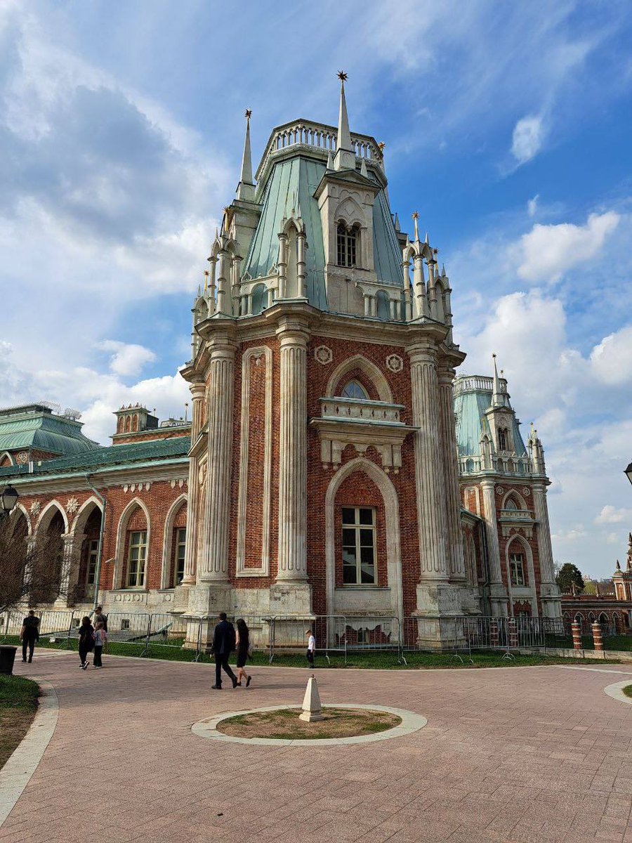 RusEmbIndia's tweet photo. 🥰 Spring mood has come to the #Tsaritsyno Museum-Reserve ✨
#VisitMoscow
#VisitRussia https://t.co/ZnFGhhweJv