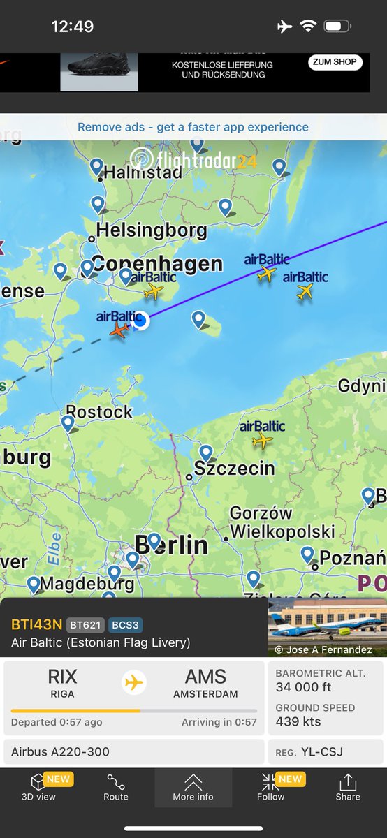 RamonaPETR's tweet image. AirBaltic tomēr ir kāda laba lieta un tas ir Starlink internets. Lidojot varu ne tikai sūtīt bildes no 10 km augstuma, bet arī Flightradar redzēt lidmašīnas atrašanās vietu. @airBaltic @Starlink