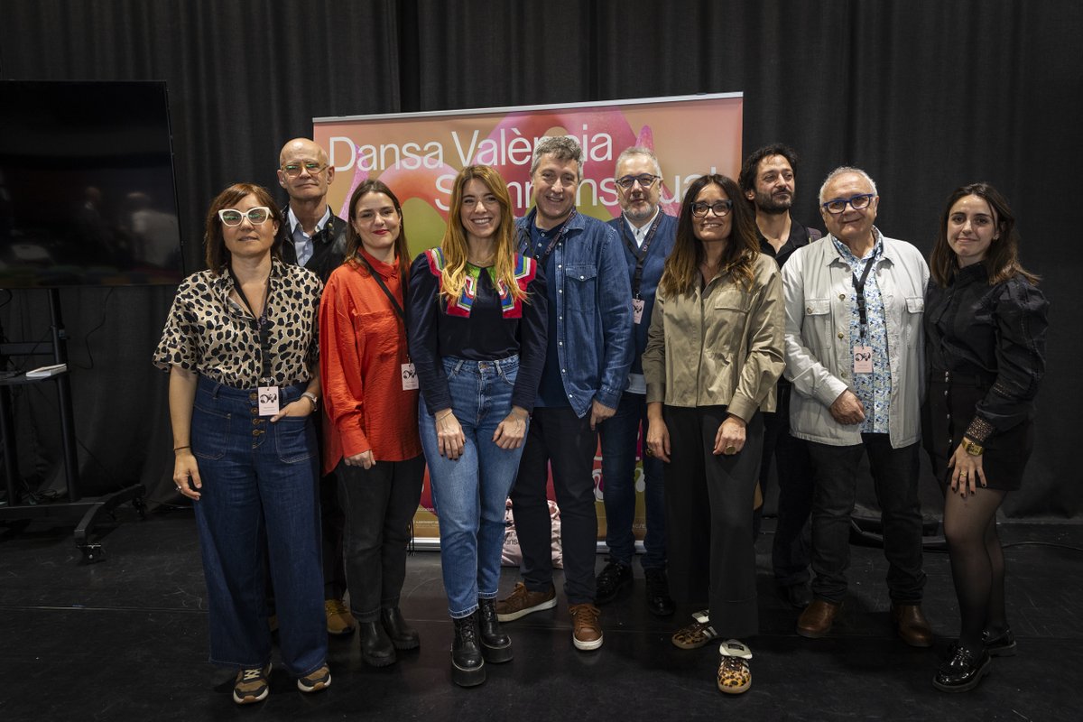Trobada de les comissions de <a href="/LaRed_deTeatros/">La Red Española de Teatros</a>: Dansa i Arts del Moviment, Internacional i Creació Contemporània 🌱

#DansaValència25 🖤 #SomniInsinuat 🖤 #SpanishDancePlatform