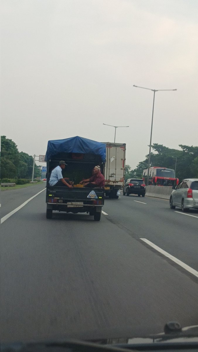 teefahakim's tweet photo. @e100ss di dekat rest area tol sidoarjo https://t.co/o856MSXZYA