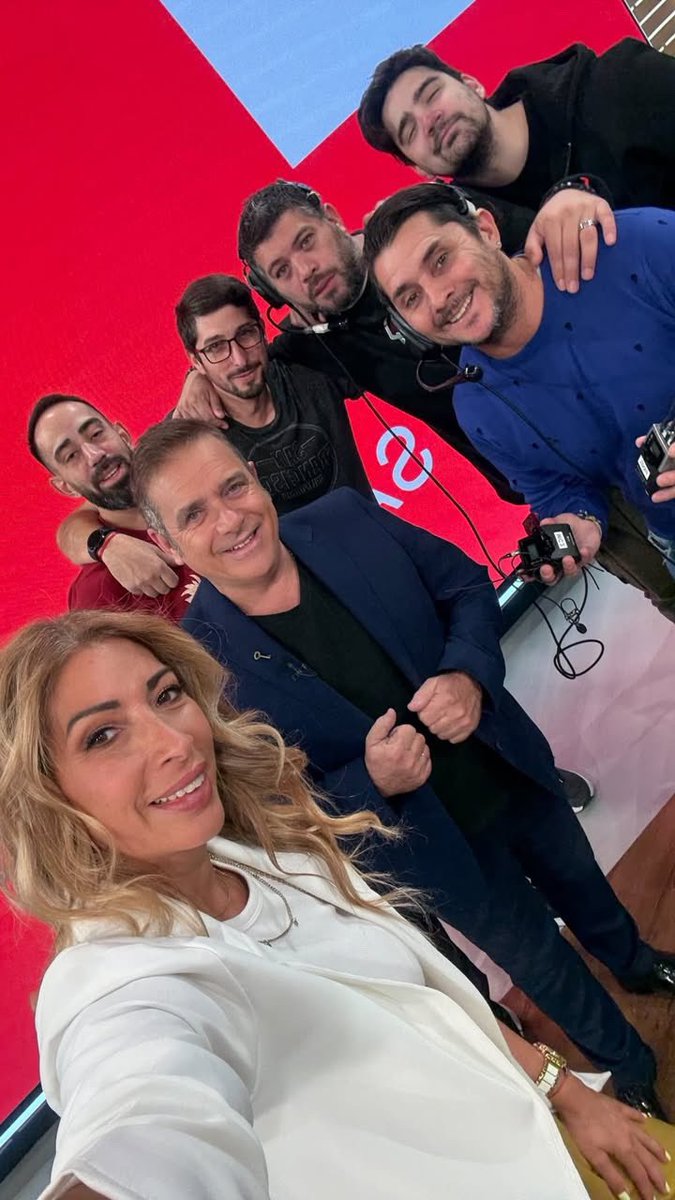 Vivo el Sábado (@vivoelsabado) on Twitter photo Arriba todo el mundo que arranca Vivo El Sábado ! ☀️
<a href="/edubattaglia/">Eduardo J. Battaglia</a> <a href="/mechi_mora/">Mercedes Mora</a> Arriba todo el mundo que arranca Vivo El Sábado ! ☀️
<a href="/edubattaglia/">Eduardo J. Battaglia</a> <a href="/mechi_mora/">Mercedes Mora</a>