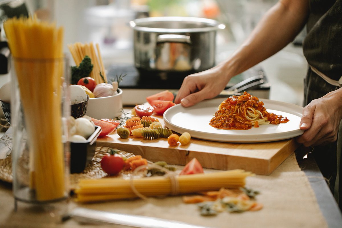Hoy es domingo de Pasta y peli y el cuerpo lo sabe... 🕺

Después de una semana intensa, relájate y disfruta de un buen plato de pasta casera
 
Porque no hay mejor plan de viernes que pasta y peli con tus familia y amigos 

#PastasRomero #RomeroLovers #Pasta #ViernesdePasta
