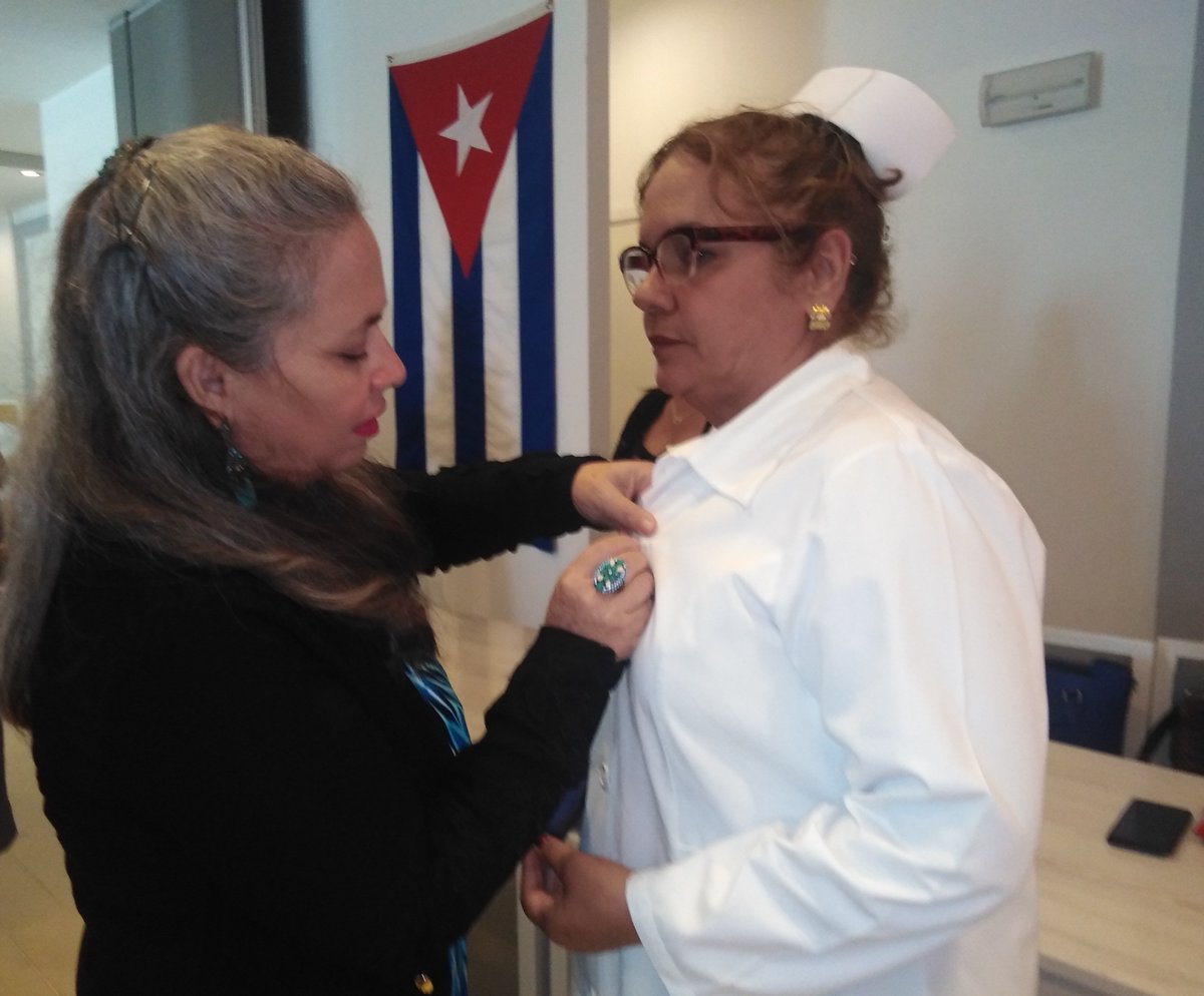 #PorCubajuntosCreamos 
AL PODIO #1Mayo llegan trabajadores con relevante trayectoria laboral por más de 20 años en el sector de la Salud en Ciego de Ávila, condecorados con la distinción Piti Fajardo.
<a href="/JuanitaLare/">Juanita Perdomo Lare</a> <a href="/50Trabajadores/">Periódico Trabajadores</a> <a href="/ElenaChagues/">Elena Emilia Chagues Leyva</a> @cubana_avilena <a href="/ArletyBarazal/">Arlety Barazal Gutiérrez 🇨🇺</a>