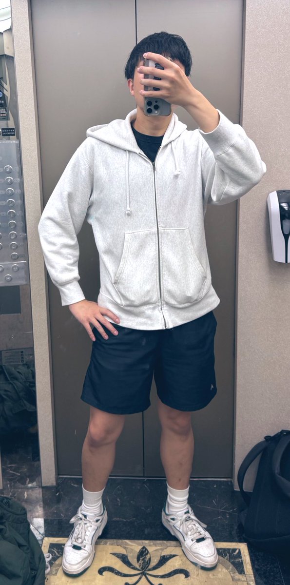 這天氣已經只適合穿短褲了
要不是要騎車連外套都不想穿