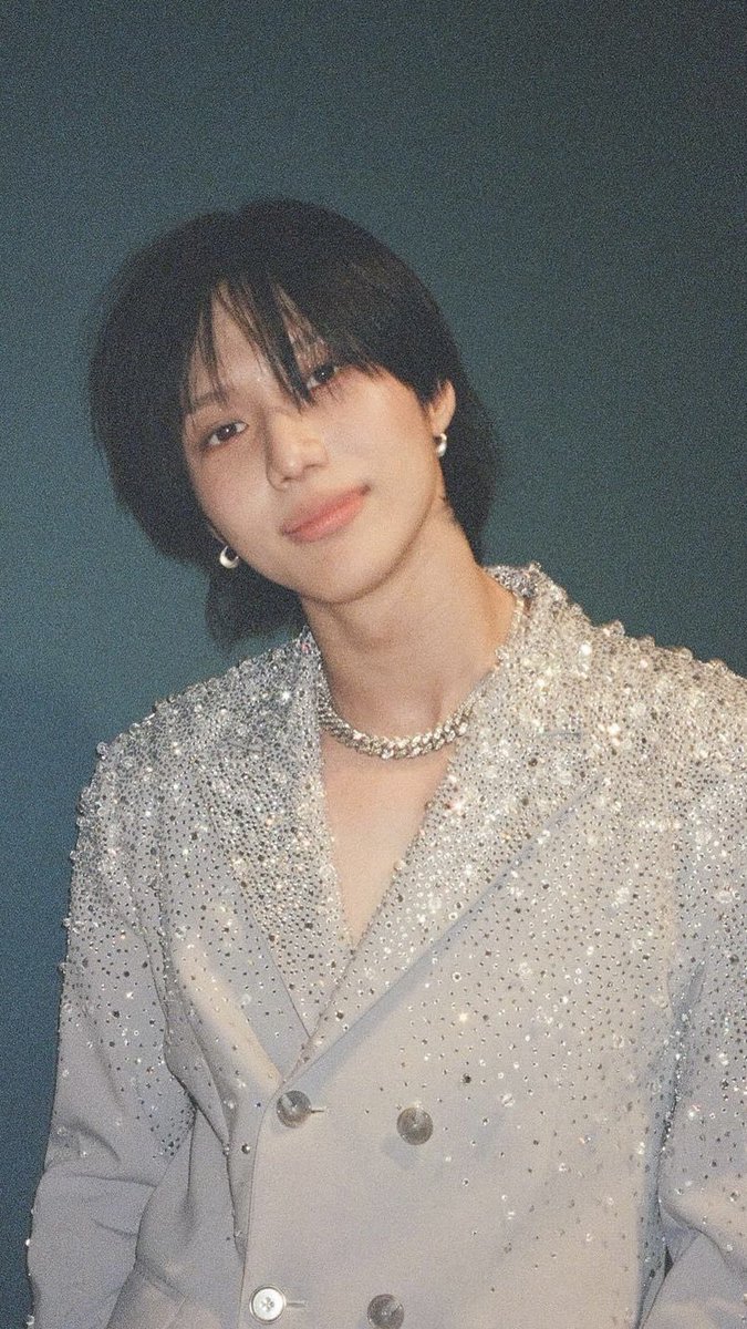 lilyjadeliu's tweet photo. I should be sleeping. Last one lol. These always gave me the same vibe. Not sure why. 
 #TAEMateSelcaDay #TAEMIN https://t.co/RrreMMIS5h