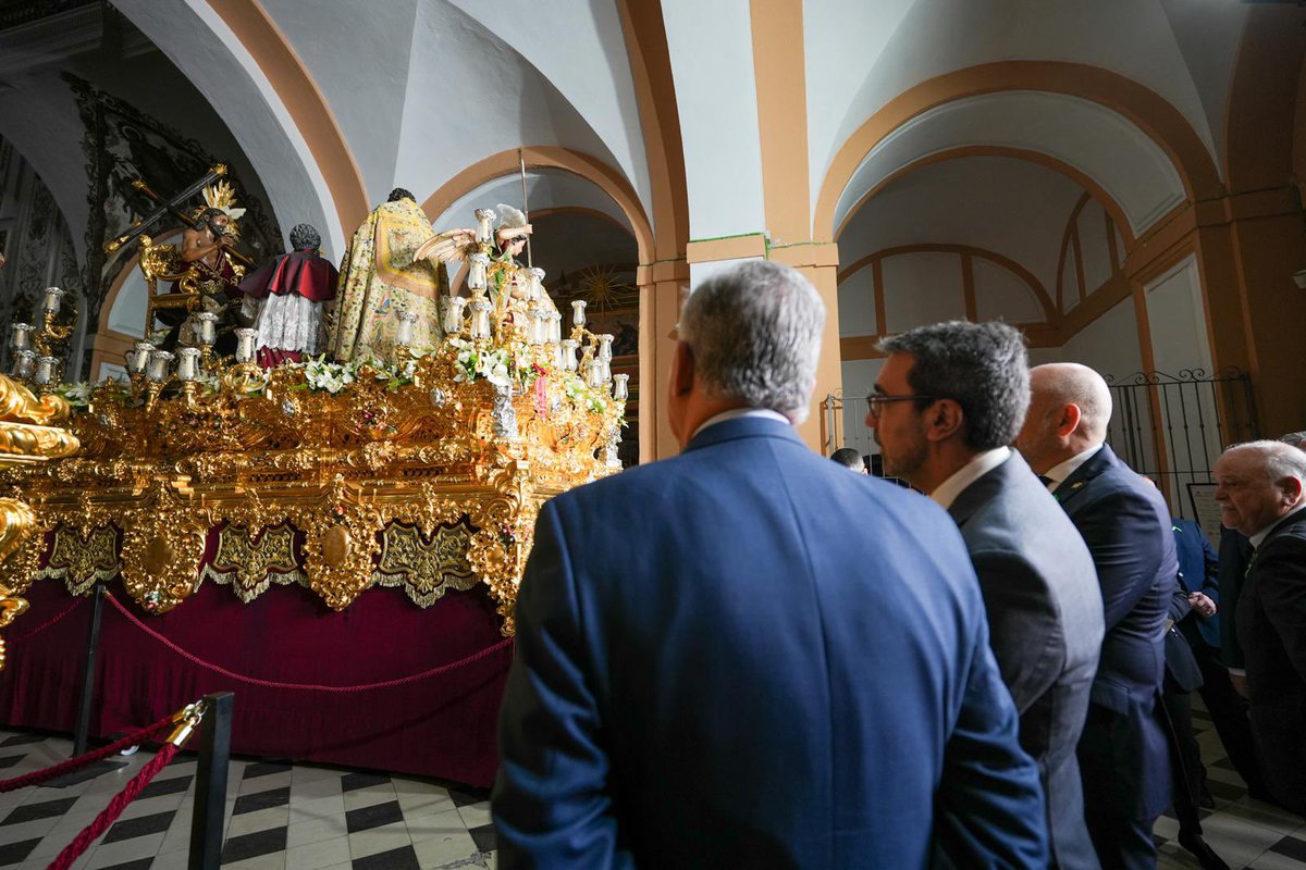 Angie Moreno (@angiemorenoram) on Twitter photo Visitamos junto a nuestro alcalde <a href="/jlsanzalcalde/">José Luis Sanz</a> y el delegado de Fiestas Mayores <a href="/Man_ales/">Manuel Alés del Pueyo</a> la hermandad de la <a href="/Hdad_Trinidad/">Hdad. de la Trinidad (Oficial)</a> en sus momentos previos a su Estación de Penitencia en este #SabadoSanto
#SemanaSantaSevilla Visitamos junto a nuestro alcalde <a href="/jlsanzalcalde/">José Luis Sanz</a> y el delegado de Fiestas Mayores <a href="/Man_ales/">Manuel Alés del Pueyo</a> la hermandad de la <a href="/Hdad_Trinidad/">Hdad. de la Trinidad (Oficial)</a> en sus momentos previos a su Estación de Penitencia en este #SabadoSanto
#SemanaSantaSevilla