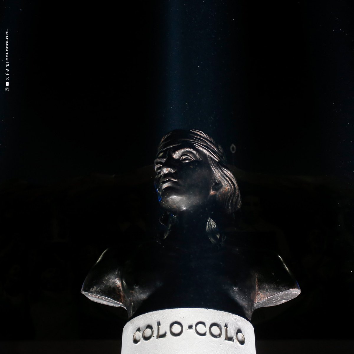 ColoColo's tweet photo. Llegó el CENTENARIO de la institución deportiva más grande y ganadora del país ⚪️⚫️

¡100 años de gloria y grandeza! 🏆🤟🏼

#VamosColoColo • #Centenar100 https://t.co/gNtn40NVps
