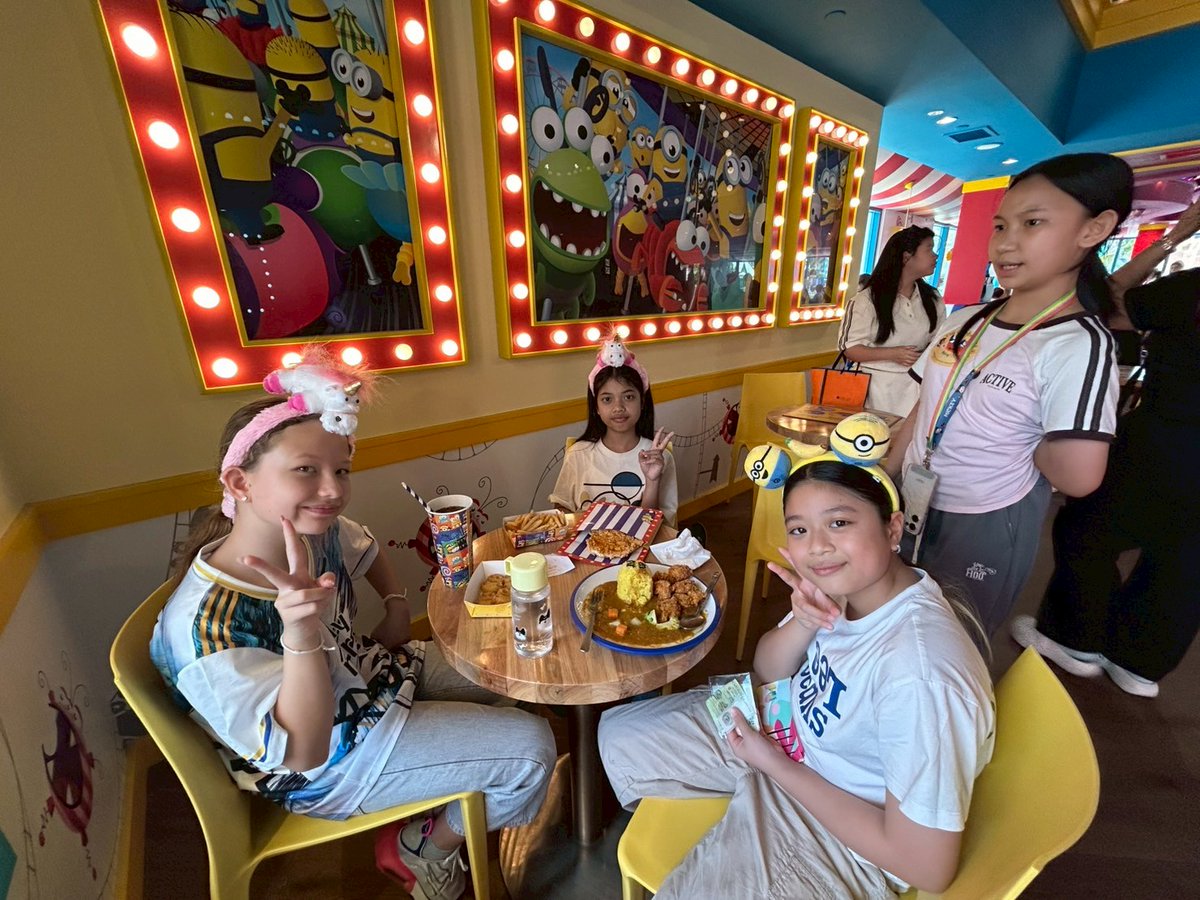 bigboxedu's tweet photo. Day 3 🎢🌈เต็มอิ่มกับความสนุกที่ #UniversalStudios Singapore ปิดท้ายวันด้วยการชม Spectra - A Light & Water Show ที่ Marina Bay Sands #เรียนต่อต่างประเทศ #bigboxcamp #bigboxedu #อุดรธานี #DonBoscoSchool #ทีมสิงคโปร์ #ค่ายฤดูร้อน #STEMCamp #STEM #STEMeducation #flashtour #singapore https://t.co/Cs9W9ebWfV