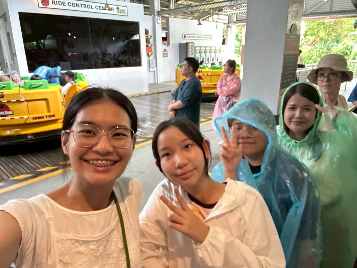 bigboxedu's tweet photo. Day 3 🎢🌈เต็มอิ่มกับความสนุกที่ #UniversalStudios Singapore ปิดท้ายวันด้วยการชม Spectra - A Light & Water Show ที่ Marina Bay Sands #เรียนต่อต่างประเทศ #bigboxcamp #bigboxedu #อุดรธานี #DonBoscoSchool #ทีมสิงคโปร์ #ค่ายฤดูร้อน #STEMCamp #STEM #STEMeducation #flashtour #singapore https://t.co/Cs9W9ebWfV