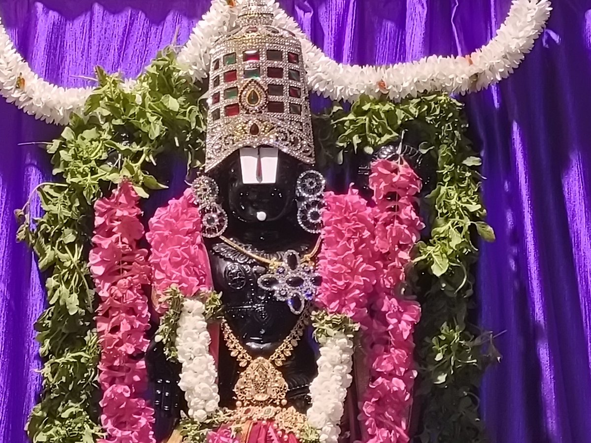 Perumallu13's tweet photo. ఈరోజు మా ఇంట స్వామి వారు 🙏 
@SrivariVeedhi https://t.co/hEDfONgW66