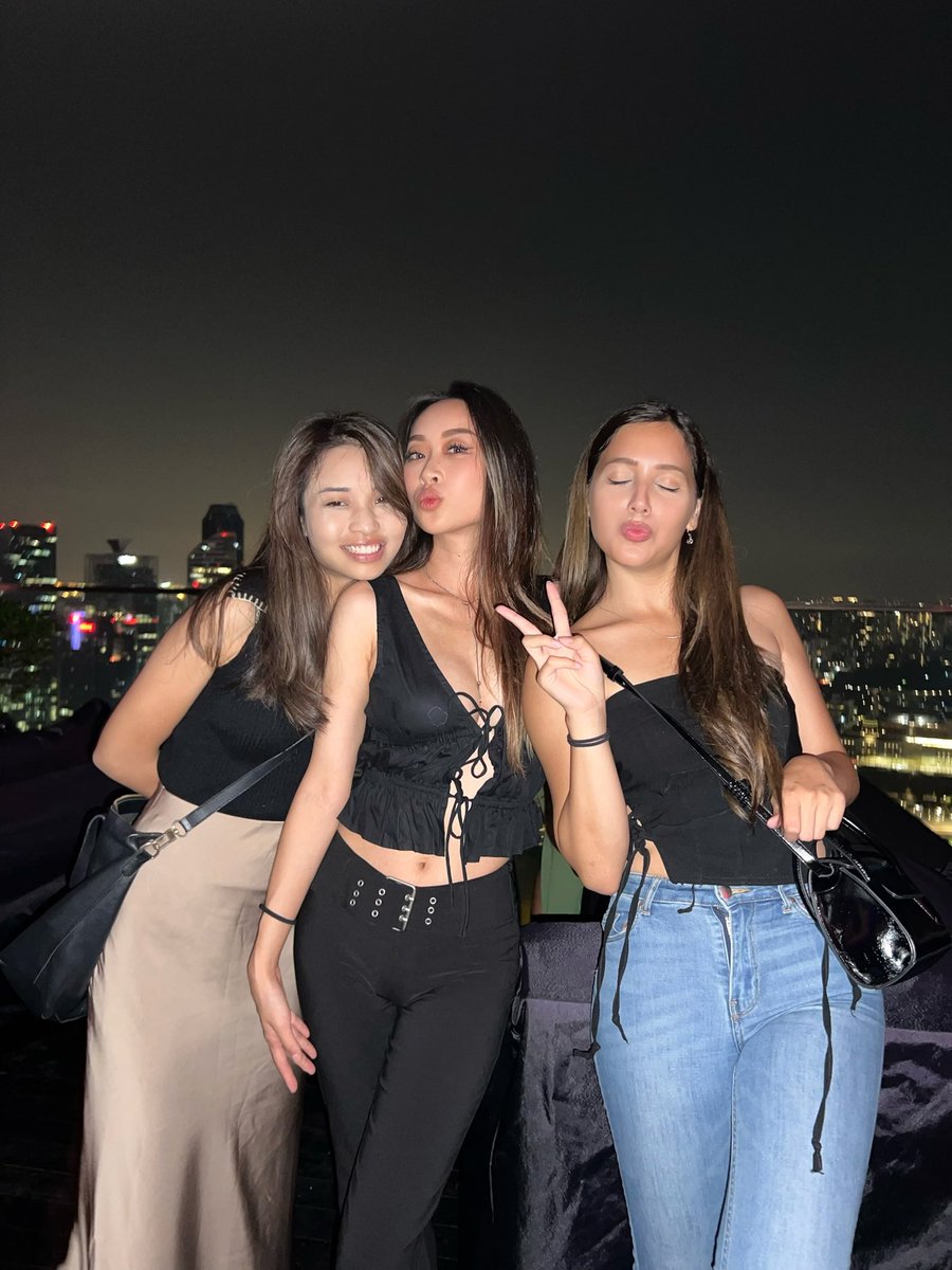 CyhChloe's tweet photo. Today’s my last day at @okx after 6 years.

Left with lifelong lessons, wild memories… and the hottest team in #crypto 😈

Taking a breather before the next chapter. Old frens, new frens — let’s catch up! https://t.co/RfCEl613Np