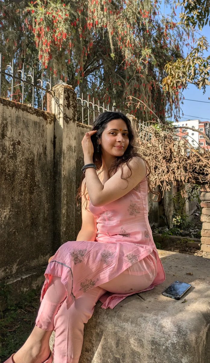 आजकल के लड़कों को भाभियों में ज़्यादा रूची क्यों है 
लड़कियों में क्या कमी है ?