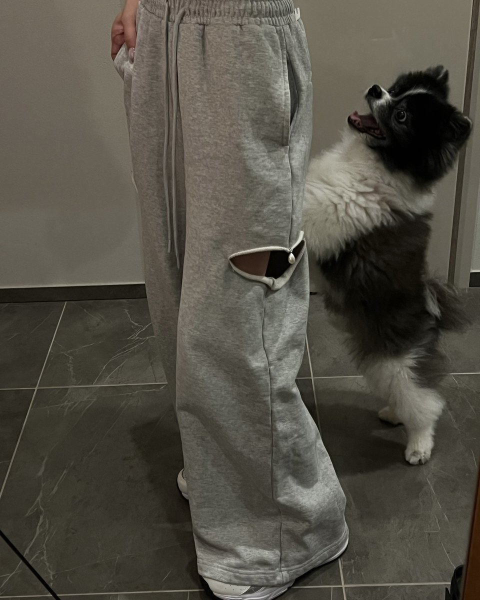 楽ちんでいたいとき、コーデに悩んだとき、履いておけば間違いないJOSE MOONのスウェットパンツ🤍
スウェットなのにちゃんと決まるからわたしも重宝しまくり🤍