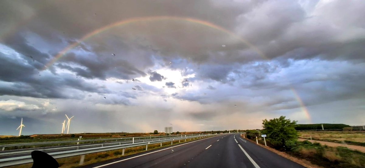 oscarlugar's tweet photo. Cami cap a casa a #Tudela 
He captat aquesta imatge
@eltempsTV3 @TomasMolinaB @nestor_meteo @gemmapuigf https://t.co/kbDlsafq5k
