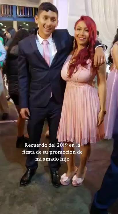 JTlvisor's tweet photo. Presento a la mamá de Lenyn 😚 Deysi Araujo, una verdadera madre peruana 🇵🇪 que se dedica al Onlyfans.

Los amigos de su hijo solo fueron a su cumpleaños a ver a la mujer con quiénes se han masturbado con sus vídeos en internet 🤤 

Que harías si fuera tu nueva mami Deysi ?😈 https://t.co/uAu3mSZJNY