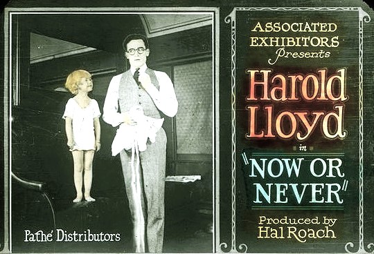 mylemonysoul's tweet photo. Enjoying the snow falling here. Yes, I said snow. Going to cozy up to my favorite guy to watch Harold Lloyd.
#NowWatching #150 โNow or Neverโ (1921) #HaroldLloyd #MildredDavis #ClassicFilms #OldHollywood #TCM #SilentSundayNights #SilentMovies #SilentFilms #2025MyMovieList https://t.co/Ghvol5bJYV