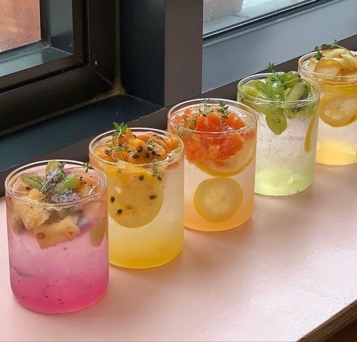 ⠀bagi  anak-anak  dari  suku  anak  mata  air,  kemarilah.  saya  menyiapkan  makanan  untuk  kalian  semua.  saya  yakin  kalian  pasti  lapar,  dan  juga  haus.  jika  kurang,  jangan  sungkan  untuk  meminta  lebih.
⠀dan  mohon,  jangan  rebutan.