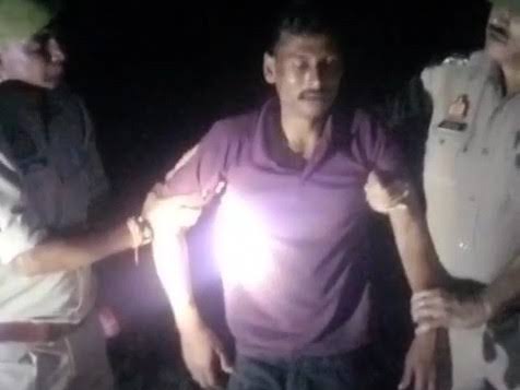 azizkavish's tweet photo. यह दान सिंह है जिसने  एक मासूम बच्ची के पूरे शरीर को दांतों से काट डाला और पूरी रात उसके साथ रेप किया।

पूरे शरीर पर दांत से काटने के 17 निशान हैं। प्राइवेट पार्ट लगभग डैमेज हो गया है। टॉयलेट के लिए पेट के रास्ते दो नलियां (ट्यूब) निकाली गई हैं।

पूरी रात उस बच्ची के साथ गंदा काम करता रहा और अगली सुबह उसको खेत में फेंककर चला गया।

यूपी के रामपुर में 11 साल की मूकबधिर दलित बच्ची के साथ दान सिंह ने पूरी रात रेप किया, बलात्कारी को पता था की बच्ची बोल नहीं सकती जिसका उसने पूरा फायदा उठाया