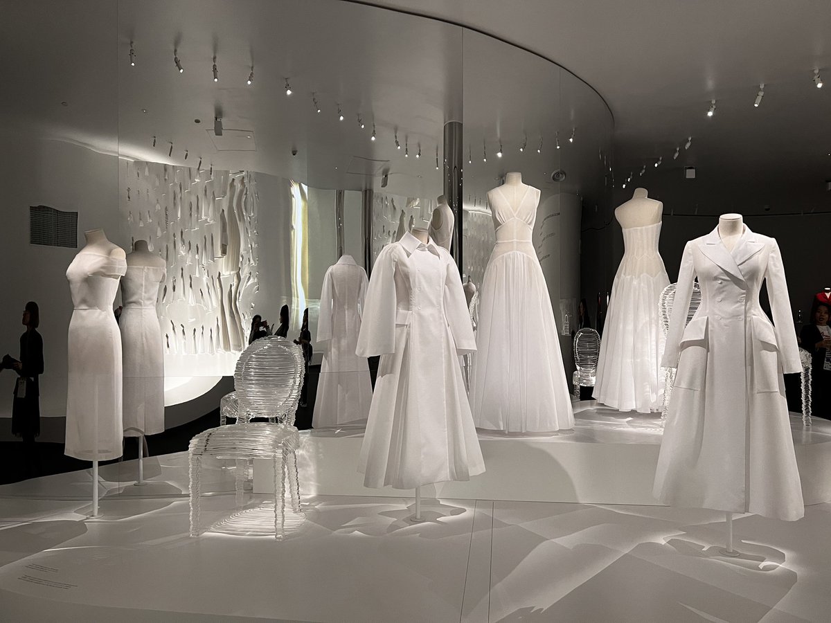 TokyoArtBeat_JP's tweet image. 🆕大阪万博フランスパビリオンをレポート

LVMHの美学と職人魂を堪能する空間にロダンや真鍋大度の作品も（文：原久子）

tokyoartbeat.com/articles/-/lvm…

大阪・関西万博が大阪の夢洲にて。フランス館はLVMH協賛のもとルイ･ヴィトン、ディオールなどのクラフトマンシップを紹介