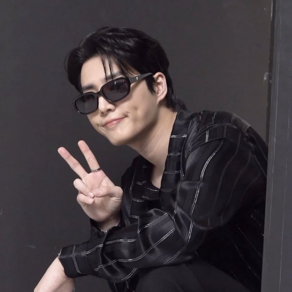 같은 착장인데

이쪽은 ㅈㄴ 쾌남이고                    이쪽은 귀요미임