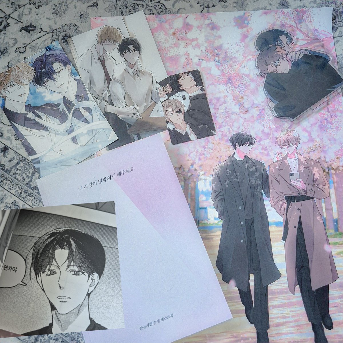 #솔음사헌_순애_게스트북

첫 게스트 북인데 엄청난 분들과 함께해서 너무 좋은 경험이었습니다^^~~ 그만큼.. 책이 진짜 두툼하네요( 누워서 읽다가 자세를 몇 번이나 바꾼 듯...)
진짜 최고의 작품들이 다 모인 소중한 회지예요
구매하신 분들 모두 즐겁게 읽어주시고 솔샇합시다...🥹❤