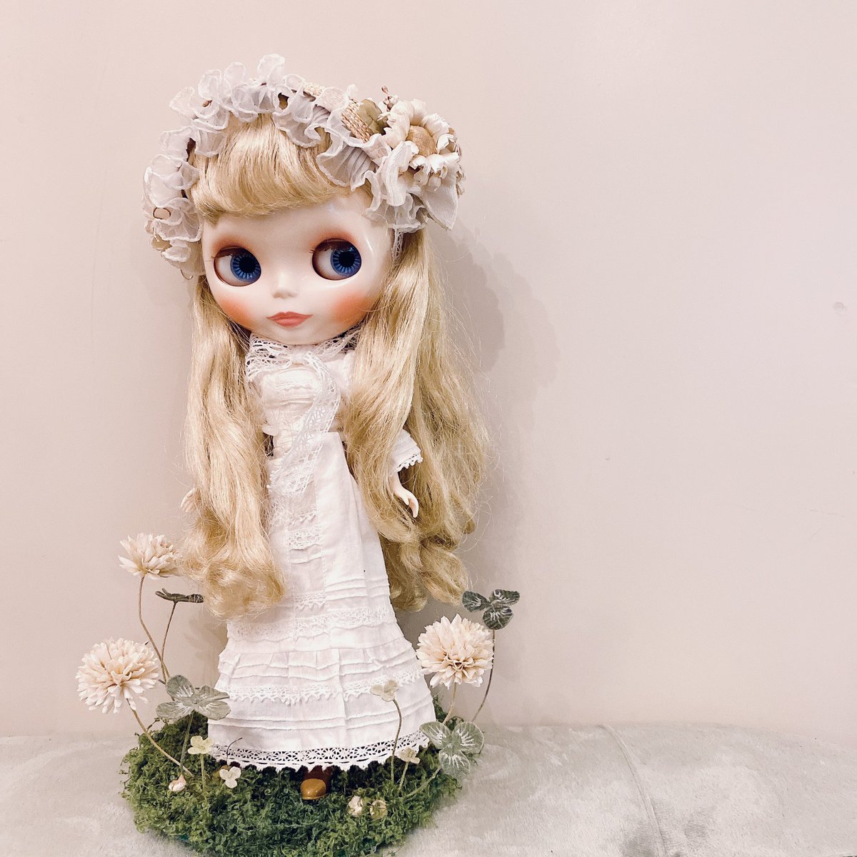 【イベント】
 I•Doll west 4月20日(日)  
11:30～15:30 
インテックス大阪1号館
E27.28

出動写真です。
今回の新作は需要のわからないスタンド用マット。コラボの気まぐれなザルとチェリーちゃん用のちっそいザル。などなど。

#ブライス  #ブライスヘッドドレス #布花 #アートフラワー #コサージュ