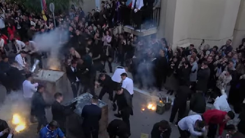 Έγινε η πρώτη Ανάσταση.
Καλή Ανάσταση και καλό Άγιο Πάσχα με υγεία και αγάπη .
#Μεγαλη_Εβδομαδα 
#ανασταση