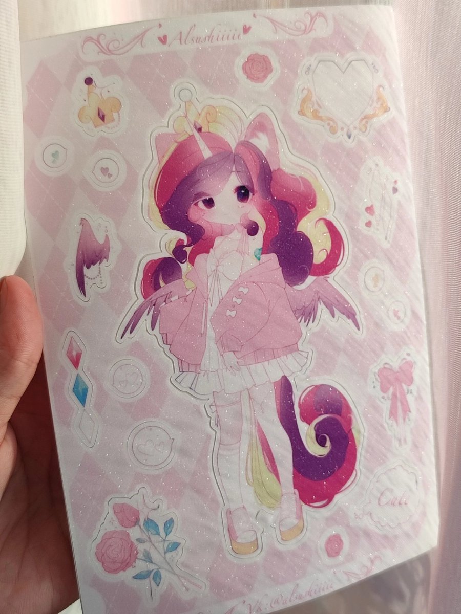 Надо бы вновь возвращаться сюда
Из-за учёбы совсем пропала 

#mlp
#mylittlepony 

А это наклейки сахарные в зин по пони, я сама ещё их в руки не получала, но друзья говорят, что они чудесные 🎀