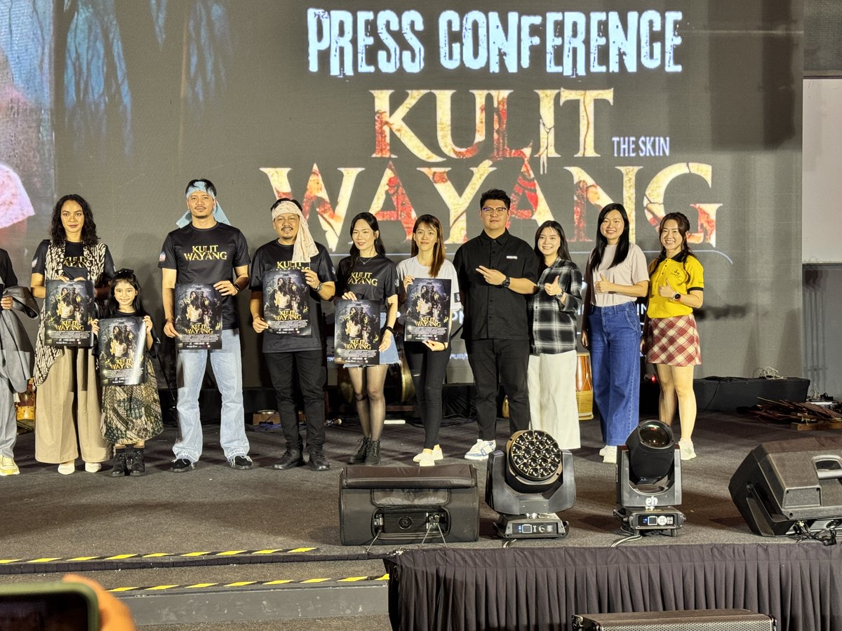 gorgeousjomy's tweet photo. 🌟 Exciting news! We were proud sponsors of the #KulitWayang movie premiere on April 12-13! 🎬 Our founder shared the stage with the talented Fattah Amin &amp; Pekin Ibrahim! A night of star power &amp; creativity! 📸✨ #Sponsorship #SupportLocalFilms #FilmIndustry https://t.co/6ziUXkD3Df