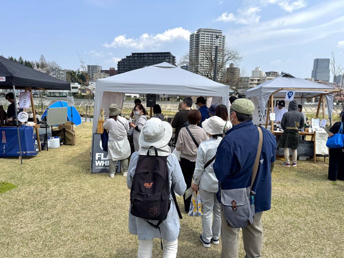 KG_FWCF's tweet photo. SENDAI COFFEE FES☕️
本日19日(Sat)/明日20日(Sun)青葉山公園
開催中〜FWCF出店してます✌️
快晴と桜🌸と広瀬川〜最高のCOFFEE TIMEを一緒に楽しみましょう🥤☕️
#flatwhitecoffeefactory
#フラホワ
#センダイコーヒーフェス https://t.co/6OG91szzwJ