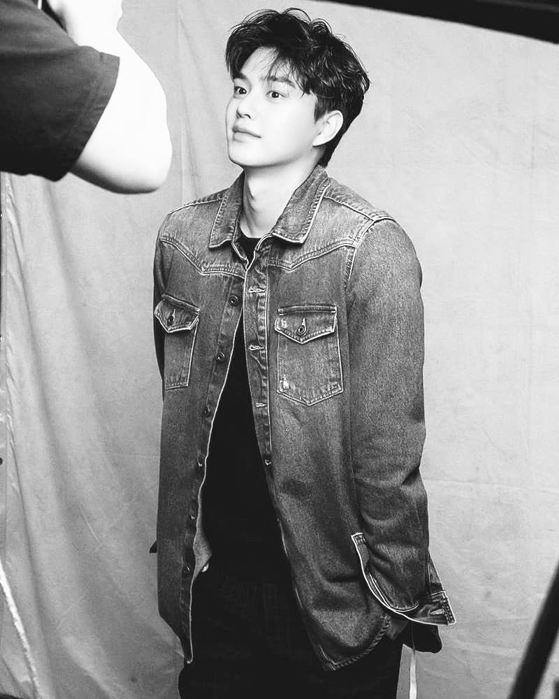 HALFOFLAME's tweet image. Channeling that James Dean daydream look.