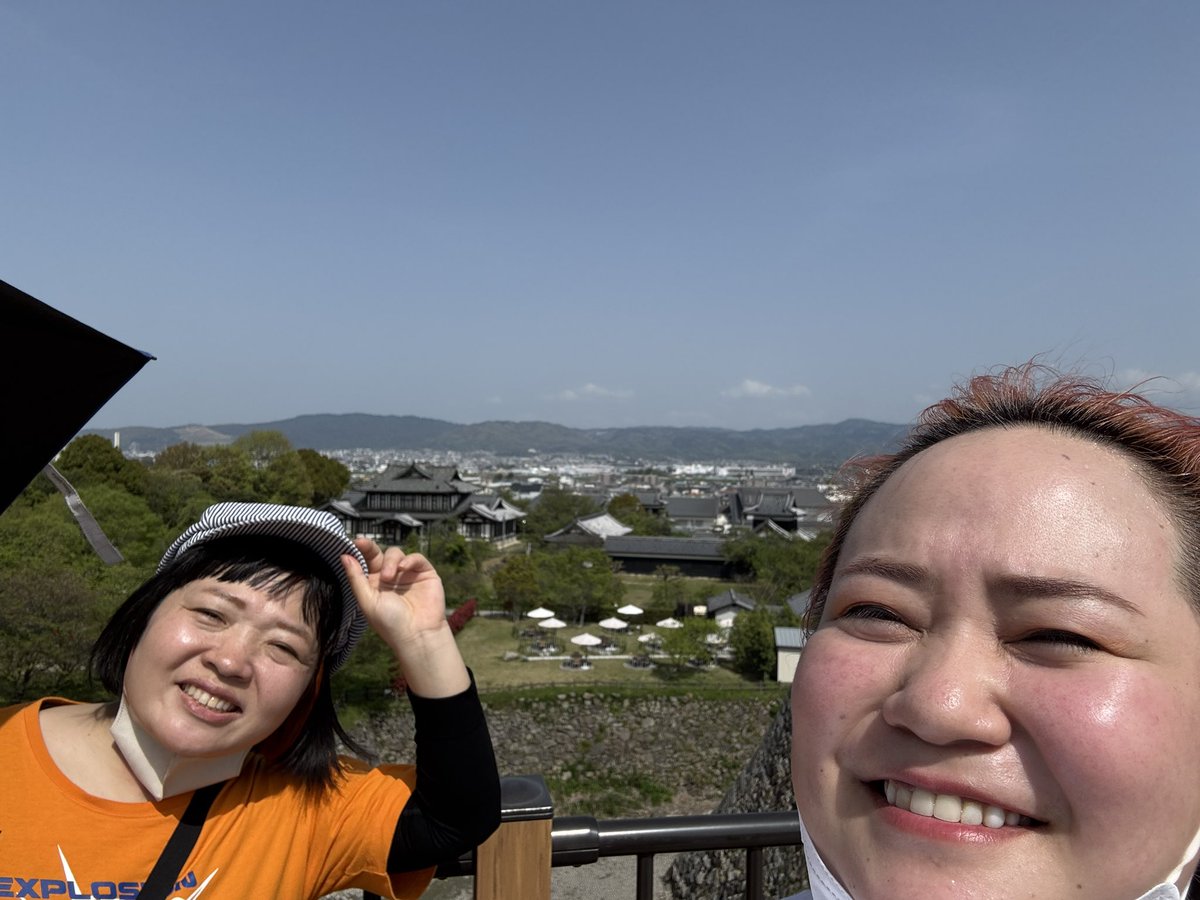 yuip_okazu111's tweet photo. 奈良のやまと郡山でお笑い祭りでした！
合間に郡山城跡周辺を散策🚶‍♀️‍➡️🚶‍♀️‍➡️
素敵なカフェで最高のアフタヌーンしました🫖 https://t.co/9tlnjo78I6
