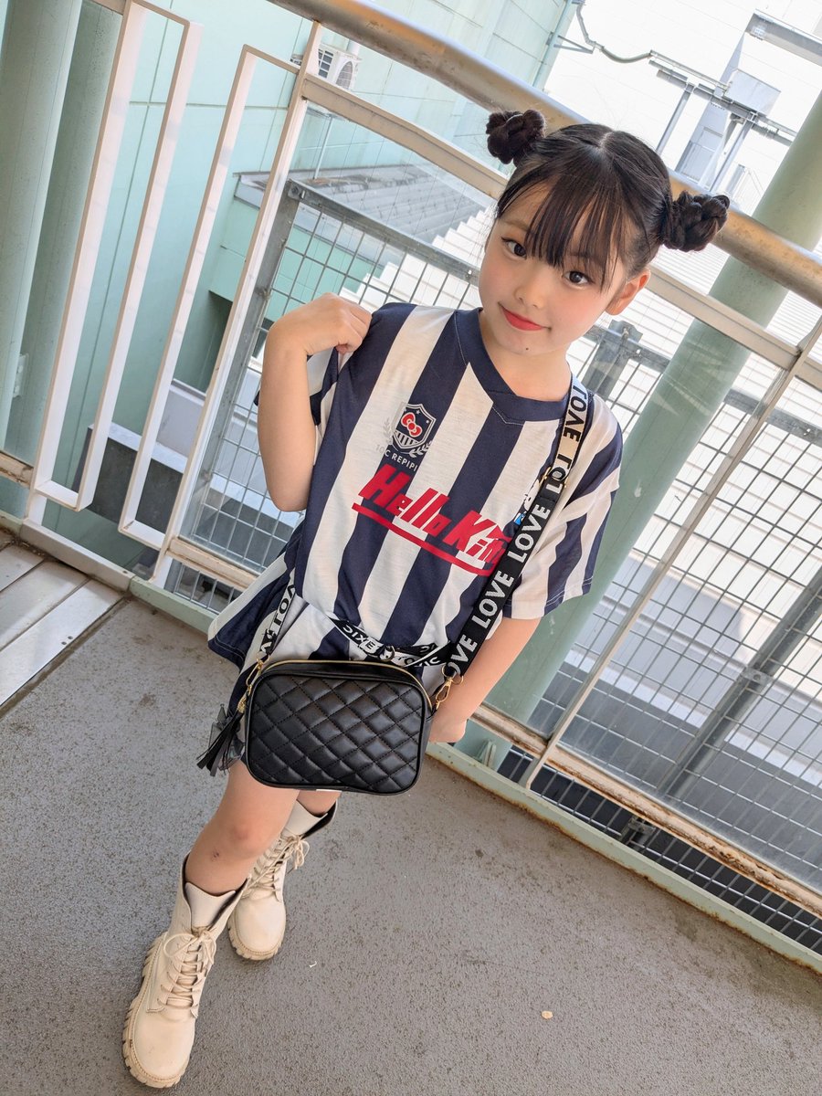 NANOKA2726's tweet photo. やっほ🩷️
合同リハ頑張ってくるね🩷️
ダンスの前に #10crepipi の
新作のお洋服🎀買ってもらったよ🩷️
頑張ってきまぁす(º∀º)🔥
#js3 #jsガール #小学生女子 #なのか
#10Crepipi #ダンスガール https://t.co/jpDNZCVZtL