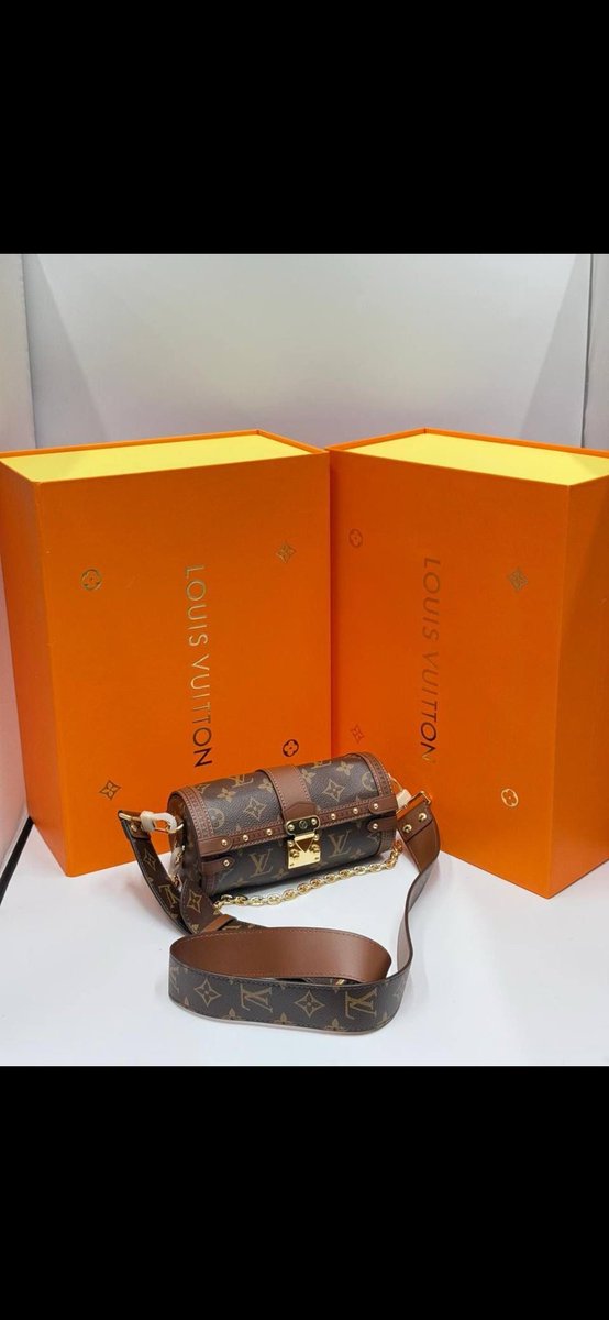 ClarkJnr's tweet photo. My friend runs a group selling top quality clothing, footwear, perfumes and accessories. All at reasonable prices which you won't pay on the High Street. Dm me and I'll send you the link https://t.co/fhkCfc2kpD