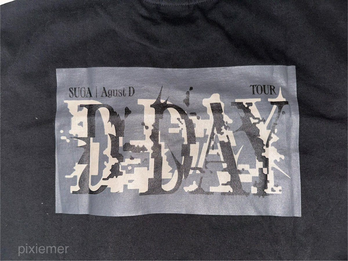 pixiemer's tweet photo. wts lfb ph d-day suga yoongi merch

official agust d dday tour shirt black
size: M (medium)
-₱3,000 nego
-onhand
-w/ dustbag
-never worn and used
-actual color may vary due to flash

dm or comment to claim💜 https://t.co/aZ5f1KGQ1q