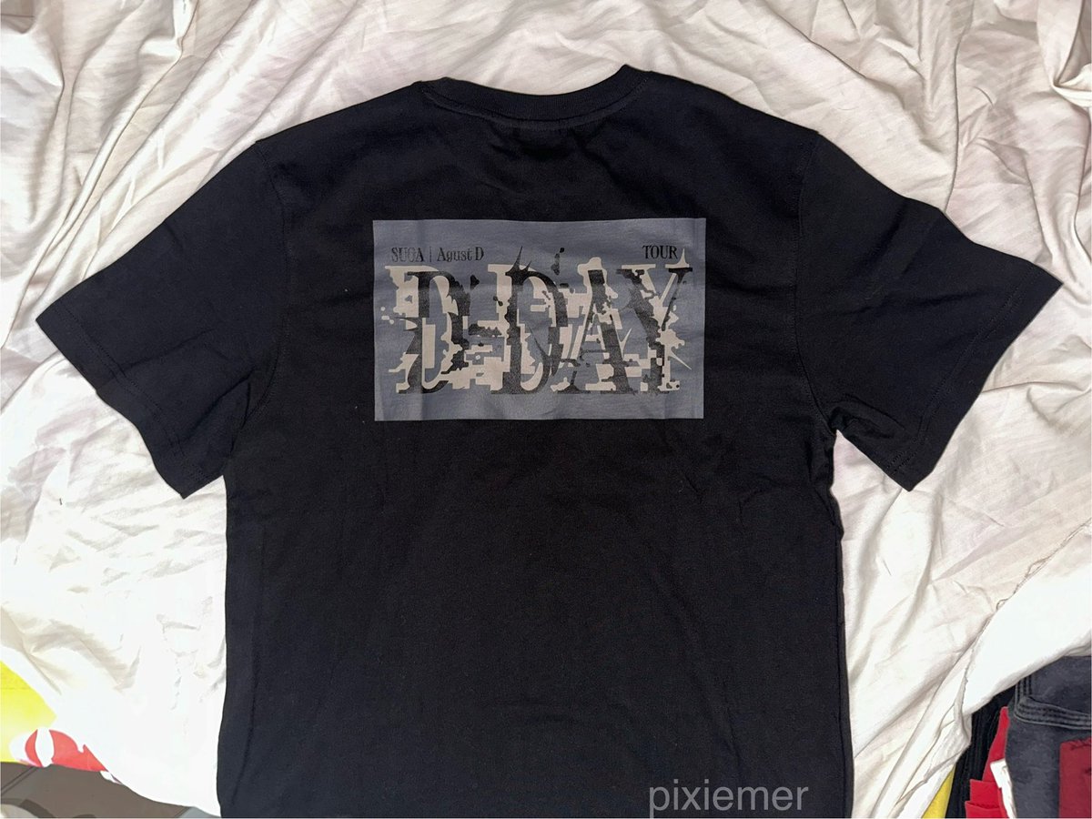 pixiemer's tweet photo. wts lfb ph d-day suga yoongi merch

official agust d dday tour shirt black
size: M (medium)
-₱3,000 nego
-onhand
-w/ dustbag
-never worn and used
-actual color may vary due to flash

dm or comment to claim💜 https://t.co/aZ5f1KGQ1q