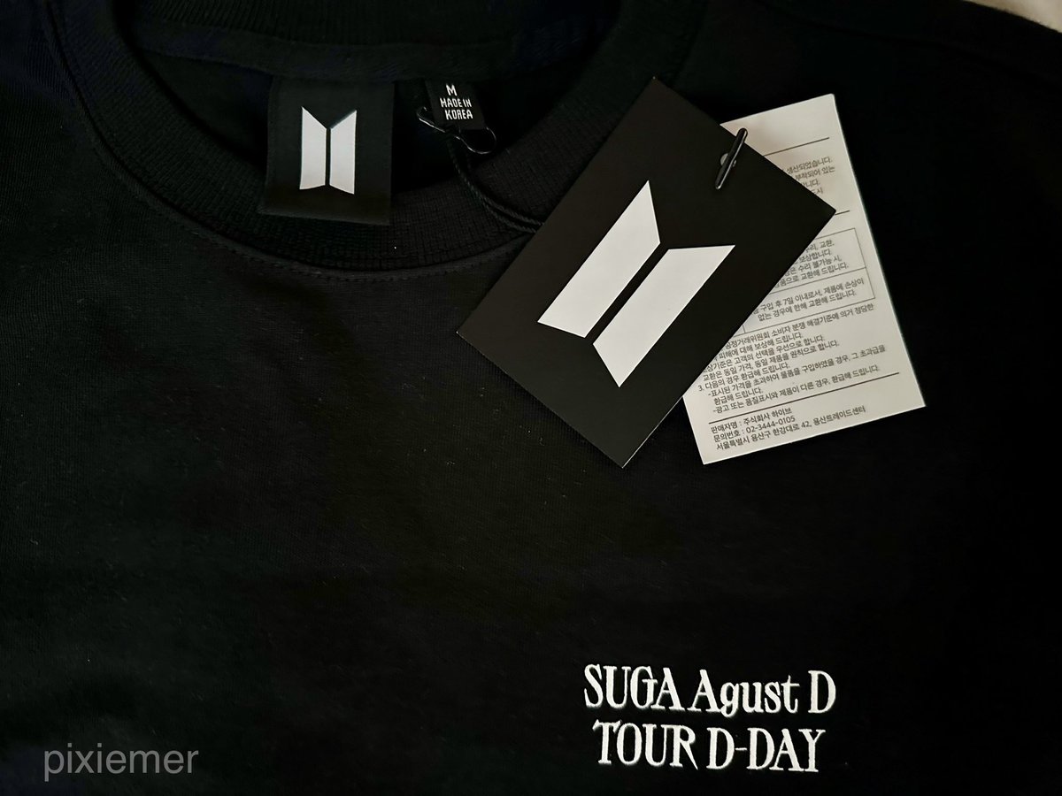pixiemer's tweet photo. wts lfb ph d-day suga yoongi merch

official agust d dday tour shirt black
size: M (medium)
-₱3,000 nego
-onhand
-w/ dustbag
-never worn and used
-actual color may vary due to flash

dm or comment to claim💜 https://t.co/aZ5f1KGQ1q