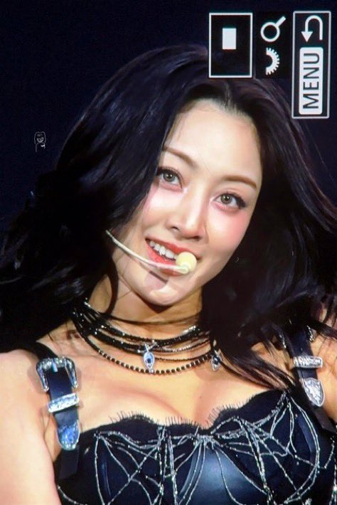 people impressed/in love with Jihyo being the main event at Coldplay concerts 

— a thread

#JIHYO #지효 #ジヒョ