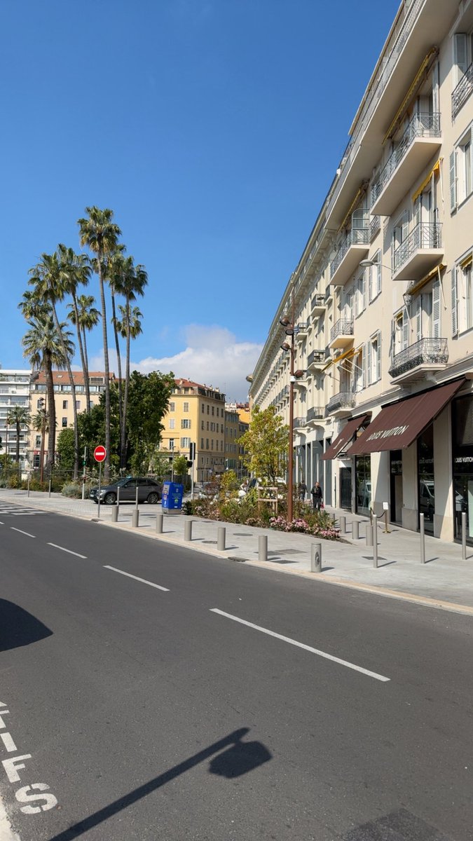 JealousTouchy's tweet photo. Nice, France 🇫🇷🥰. https://t.co/LtBsFr8aQV